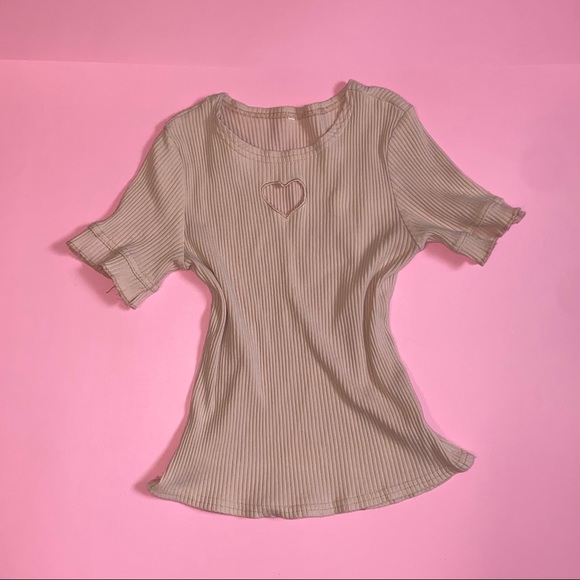 Cutie peach crop with heart cut-out 🤍 - Picture 1 of 3